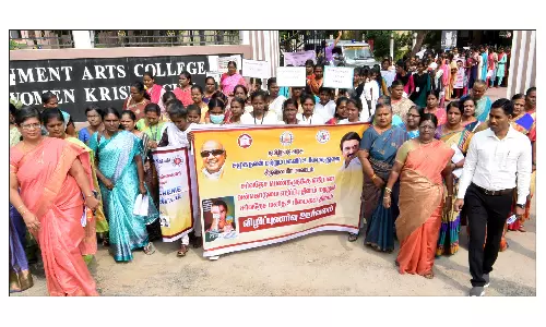 கிருஷ்ணகிரியில்  பெண்களுக்கு எதிரான வன்கொடுமை எதிர்ப்பு தின விழிப்புணர்வு ஊர்வலம்