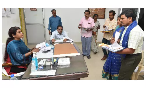 பர்கூரில், கல்லூரி விடுதிகளில்  மாவட்ட கண்காணிப்பு அலுவலர் பீலா ராஜேஷ் திடீர் ஆய்வு