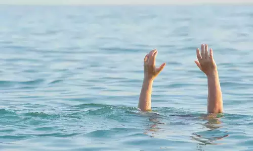 அமெரிக்காவில் சோகம் - ஏரியில் மூழ்கிய நண்பரை காப்பாற்ற சென்று உயிரிழந்த இந்திய மாணவர்கள்