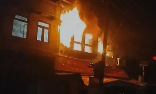 தீயில் கருகி ஒரே குடும்பத்தை சேர்ந்த 6 பேர் பலி- 3 பேர் படுகாயம்