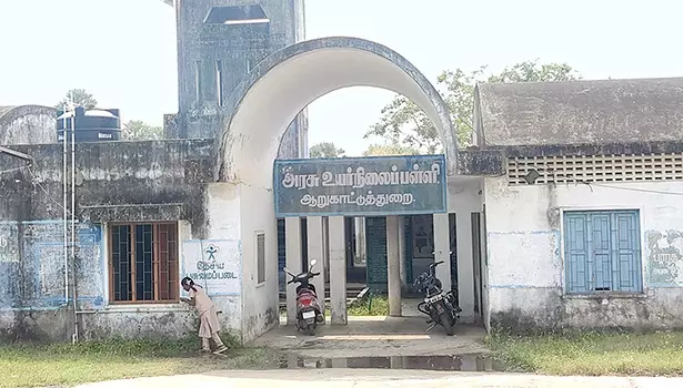 அரசு பள்ளிக்கு புதிய கட்டிடம் கட்டித்தர வேண்டும்