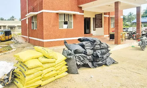 இலங்கைக்கு கடத்த முயன்ற 35 மஞ்சள் மூட்டைகள் பறிமுதல்