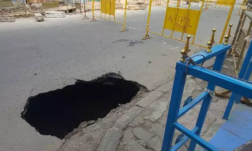 பள்ளம் சரி செய்யப்பட்டதால் பெரம்பூர் பேரக்ஸ் சாலையில் 4 நாட்களுக்கு பிறகு போக்குவரத்து சீரானது