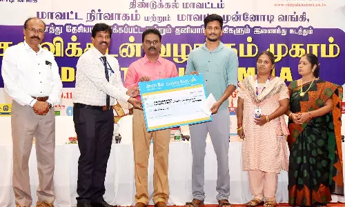 திண்டுக்கல்லில் 120 மாணவர்களுக்கு ரூ.4 கோடி கல்விக்கடன்  கலெக்டர் விசாகன் வழங்கினார்