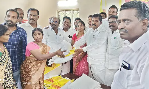 சீர்காழியில், பொதுமக்களுக்கு நலத்திட்ட உதவி வழங்கல்