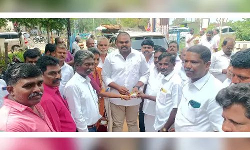 சங்கரன்கோவிலில்  மின்வாரிய உறுப்பினர்களுக்கு அடையாள அட்டை- ராஜா எம்.எல்.ஏ. வழங்கினார்