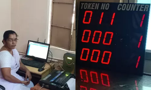 அரசு ஆஸ்பத்திரியில் வங்கி பானியில் டோக்கன் சிஸ்டத்தில் நோயாளிகளுக்கு சிகிச்சை