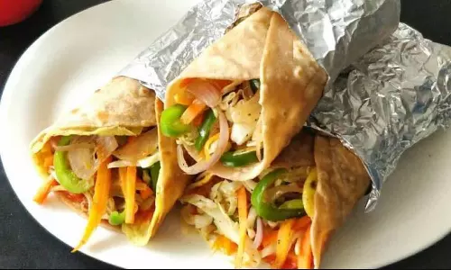 சப்பாத்தி முட்டை மசாலா ரோல்