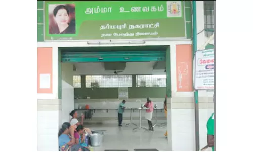 தருமபுரி நகர பேருந்து நிலையத்தில் உள்ள   அம்மா உணவகம் தொடர்ந்து செயல்படும்   -மக்களின் சந்தேகத்துக்கு அதிகாரிகள் விளக்கம்