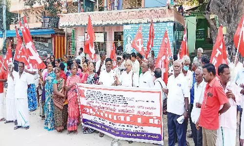 பீடி தொழிலாளர்கள் ஆர்ப்பாட்டம்