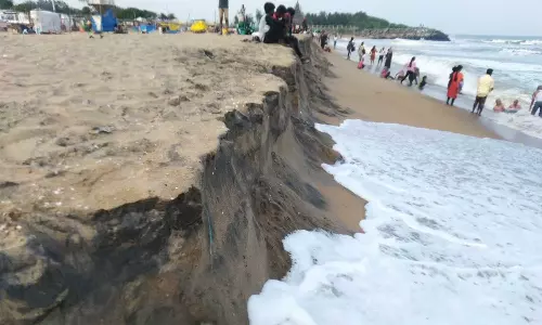 மாமல்லபுரத்தில் கடல் அரிப்பு- தூண்டில் வளைவு அமைக்க மீனவர்கள் கோரிக்கை