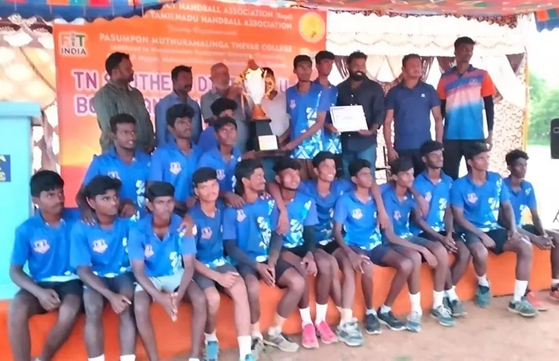 மண்டல அளவிலான கைப்பந்து போட்டிகளில் பசும்பொன் முத்துராமலிங்க தேவர் கல்லூரி அணி வெற்றி மண்டல அளவிலான கைப்பந்து போட்டிகளில் பசும்பொன் முத்துராமலிங்க தேவர் கல்லூரி அணி வெற்றி