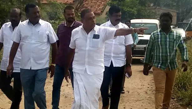 மேம்பாலம் பணிகள் குறித்து அதிகாரிகள் ஆய்வு மேம்பாலம் பணிகள் குறித்து அதிகாரிகள் ஆய்வு