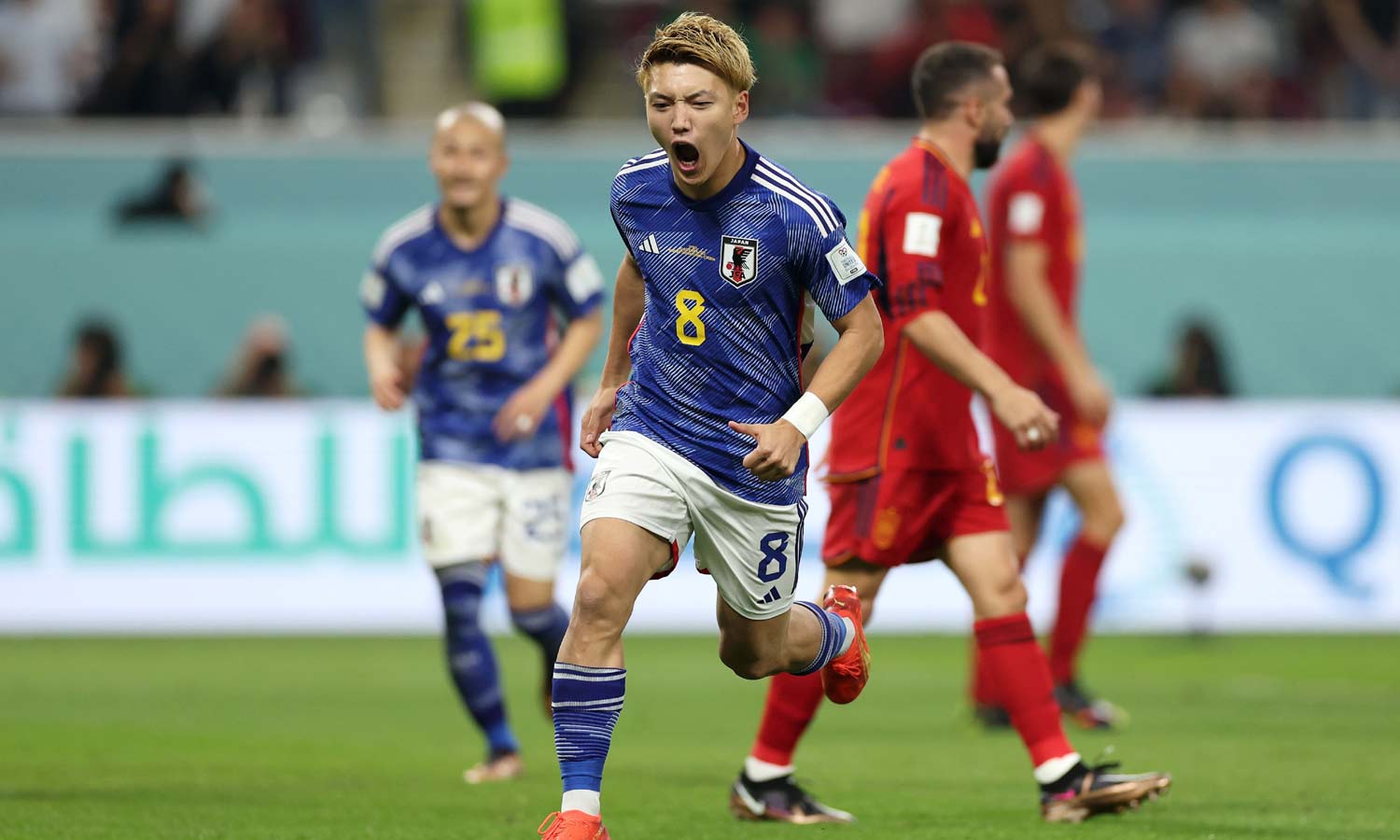 Soccer World Cup – Japan beat Spain to reach next round