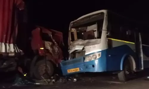 ஊத்தங்கரை அருகே அரசு பேருந்து-மினி லாரி மோதி விபத்து: 14 பயணிகள் படுகாயம்