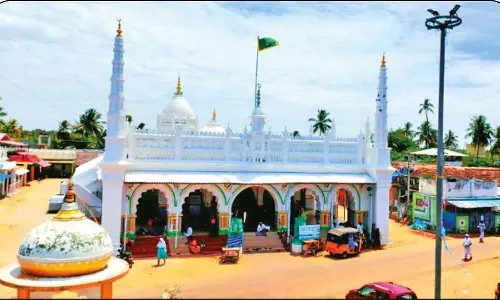 சமூக நல்லிணக்கத்துக்கு சான்றாக விளங்கும் ஜாம்புவானோடை தர்கா