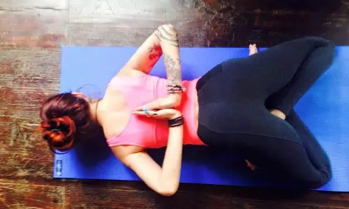 முதுகெலும்பை வலுவாக்கும் குப்த பத்மாசனம்