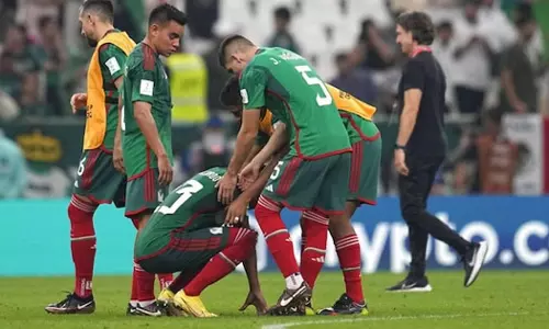 சவுதி அரேபியாவை வீழ்த்தியும் பலன் இல்லை- கோல்கள் அடிப்படையில் மெக்சிகோ வாய்ப்பை இழந்தது