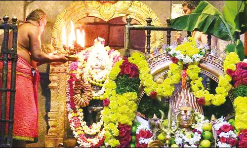 ஸ்ரீகாளஹஸ்தி சிவன் கோவிலில் கால பைரவருக்கு சிறப்பு அபிஷேக, ஆராதனை