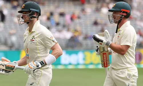 இரட்டை சதம் அடித்த ஸ்மித் - லபுஸ்சேன்: முதல் இன்னிங்சில் ஆஸ்திரேலியா 598 ரன்கள் குவிப்பு