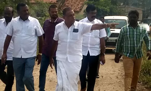 மேம்பாலம் பணிகள் குறித்து அதிகாரிகள் ஆய்வு