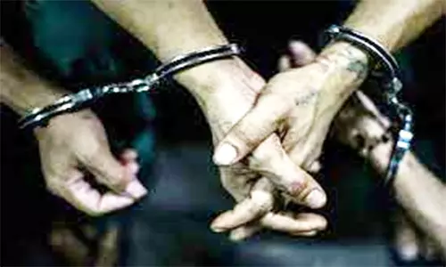 குண்டர் சட்டத்தில் 2 பேர் கைது