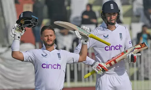 டெஸ்ட் போட்டியின் முதல் நாளில் 506 ரன்கள் குவிப்பு.. பாகிஸ்தான் மண்ணில் உலக சாதனை படைத்த இங்கிலாந்து