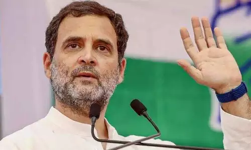 கச்சா எண்ணெய் விலை சரிந்தாலும் பா.ஜ.க.வின் கொள்ளை தொடர்கிறது: காங்கிரஸ் கடும் தாக்கு