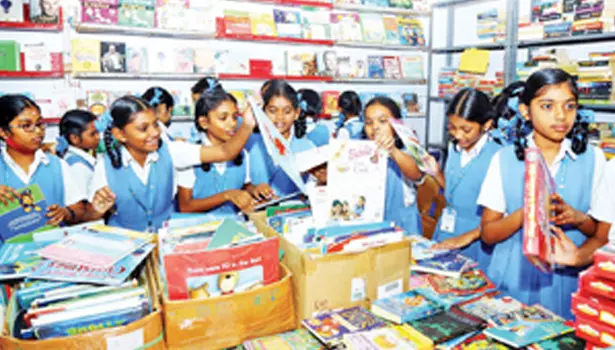 சேலம் புத்தக திருவிழாவில் 3 லட்சம் பேர் பங்கேற்பு சேலம் புத்தக திருவிழாவில் 3 லட்சம் பேர் பங்கேற்பு