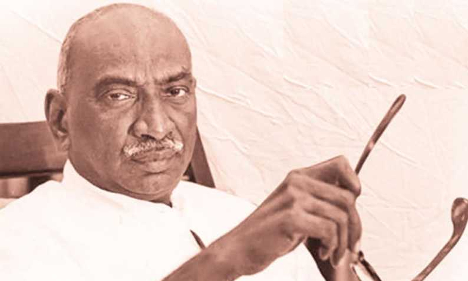 கருப்பு விளக்கு | Kadhambam Kamarajar Kavithai