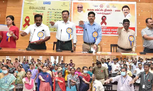 எய்ட்ஸ் விழிப்புணர்வு கையெழுத்து இயக்கம் - கலெக்டர் தொடங்கி வைத்தார்