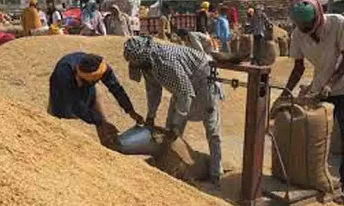 ருத்ரபாளையத்தில்  நேரடி நெல் கொள்முதல் மையம் விவசாயிகள்  மகிழ்ச்சி