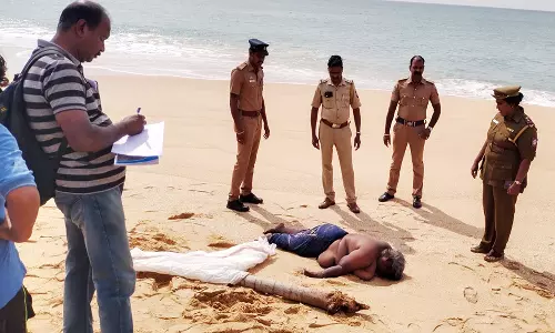 பள்ளம் கடற்கரையில் பெண் பிணம்