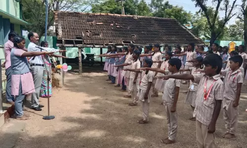 அரசு பள்ளியில் அரசியலமைப்பு வார விழா