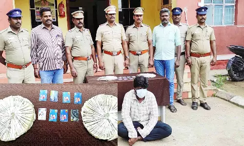 முதியவரின் வங்கி கணக்கில் ரூ.1¼ லட்சம் திருட்டு