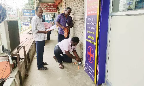 வேலூர் மாநகராட்சியில் வாடகை செலுத்தாத 7 கடைகளுக்கு சீல்