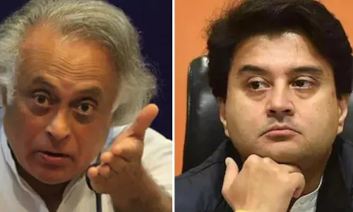 மத்திய மந்திரி ஜோதிராதித்ய சிந்தியா, 24 காரட் துரோகி-  காங்கிரஸ் மூத்த தலைவர் கடும் விமர்சனம்