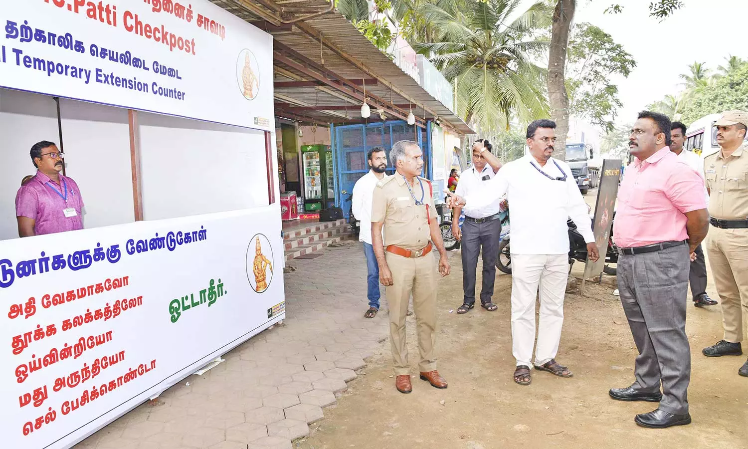 அய்யப்ப பக்தர்களின் வாகனங்களுக்கு இடையூறு ஏற்படாத வகையில் சாலைப்பணிகள் மேற்கொள்ள வேண்டும் கலெக்டர் அறிவுரை