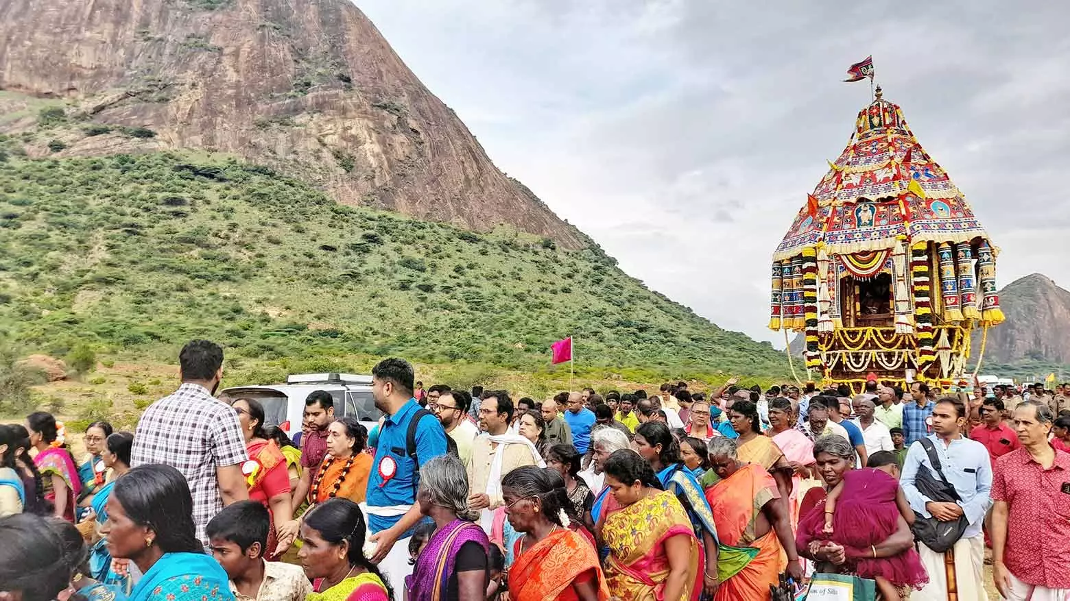 வள்ளியூர் சூட்டுபொத்தையில் 109-வது கிரிவல தேரோட்டம்- திரளான பக்தர்கள் பங்கேற்பு