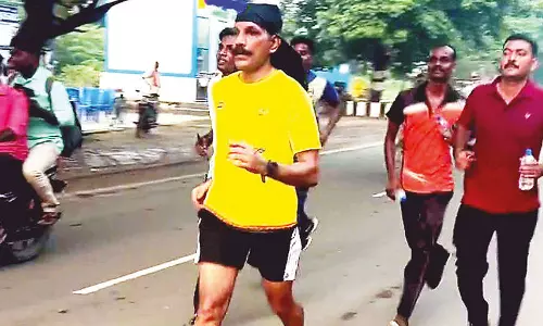 திருவண்ணாமலை கிரிவலப்பாதையை 1 மணி 52 நிமிடத்தில் ஓடி முடித்த டி.ஜி.பி. சைலேந்திரபாபு