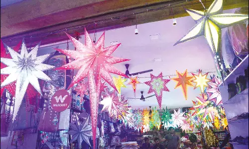 கிறிஸ்துமஸ் பண்டிகையை வரவேற்க தயாராகும் கிறிஸ்தவர்கள்