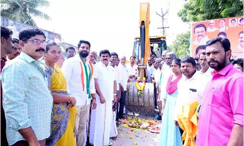 பண்டாரவிளை - பெருங்குளம் வரை ரூ.65 லட்சத்தில் புதிய தார் சாலை பணி-ஊர்வசி அமிர்தராஜ் எம்.எல்.ஏ. தொடங்கி வைத்தார்