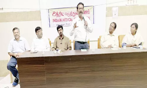 அரசு மருத்துவமனை டாக்டர்கள் ஆலோசனைக் கூட்டம்