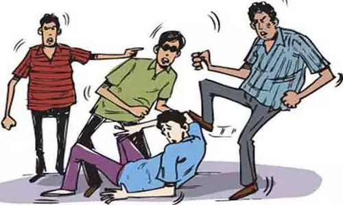 100 வேலை திட்ட ஊழியருக்கு அடி-உதை