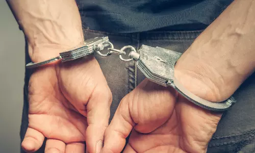 அனுமதியின்றி மது விற்பனை செய்த வாலிபர் கைது