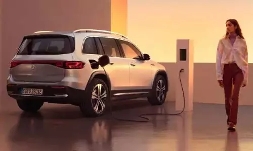 423கிமீ ரேன்ஜ் வழங்கும் புதிய பென்ஸ் எலெக்ட்ரிக் கார் இந்தியாவில் அறிமுகம்!