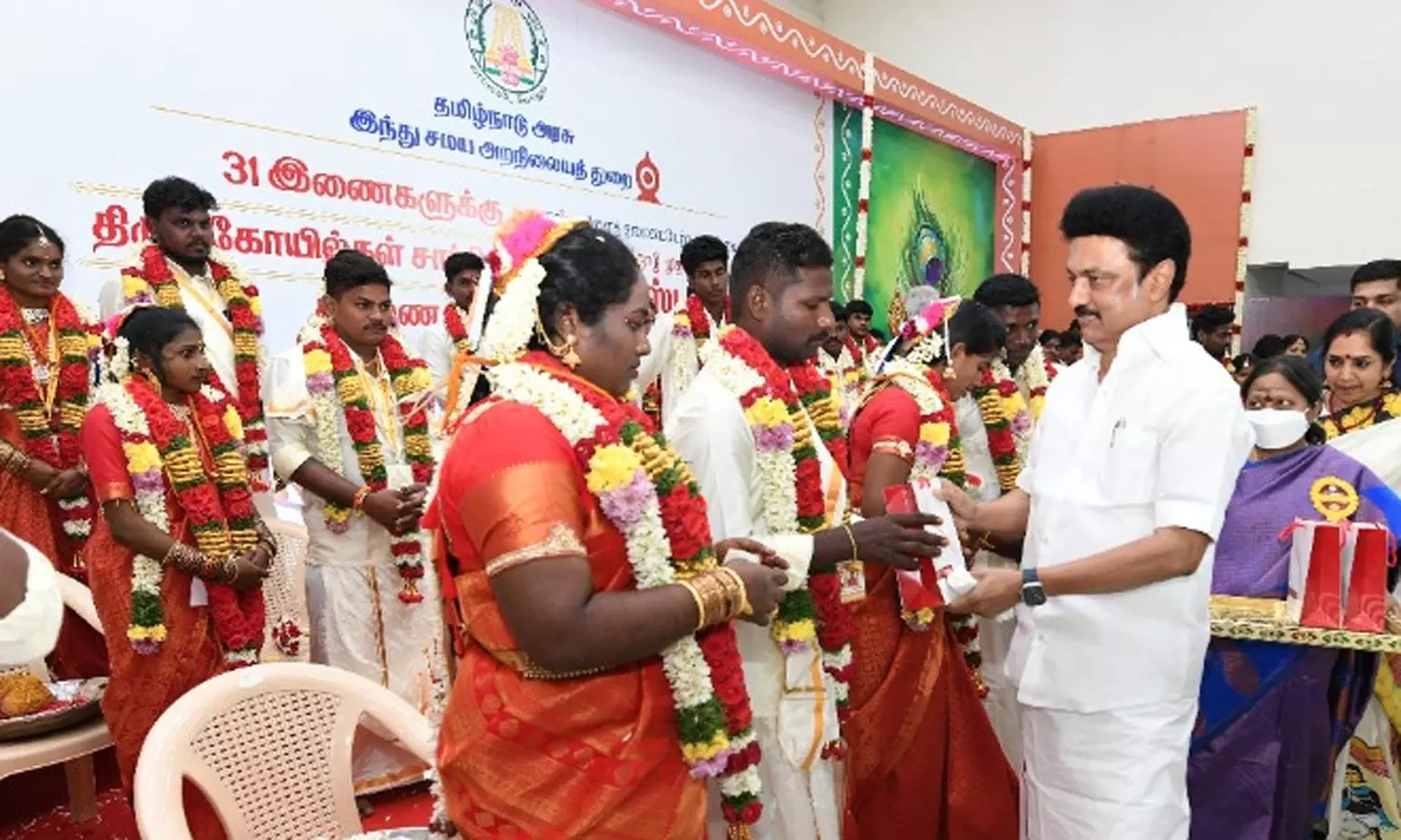 தமிழகம் முழுவதும் 217 ஜோடிகளுக்கு திருமணம்- சென்னையில் முதலமைச்சர் நடத்தி வைத்தார்