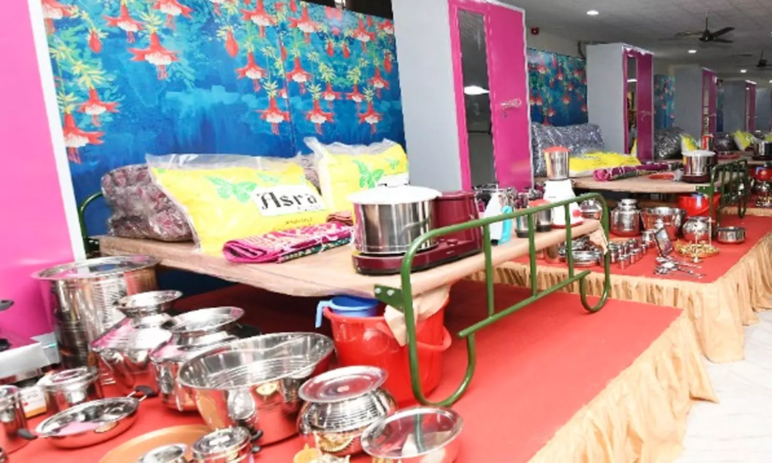 தமிழகம் முழுவதும் 217 ஜோடிகளுக்கு திருமணம்- சென்னையில் முதலமைச்சர் நடத்தி வைத்தார்