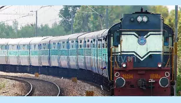 மதுரை-விழுப்புரம் ரெயில் நாளை வழக்கம் போல இயங்கும் மதுரை-விழுப்புரம் ரெயில் நாளை வழக்கம் போல இயங்கும்