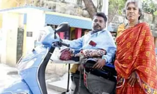 மக்கள் சேவையாற்றி முத்திரை பதிக்கும் மாற்றுத்திறனாளி